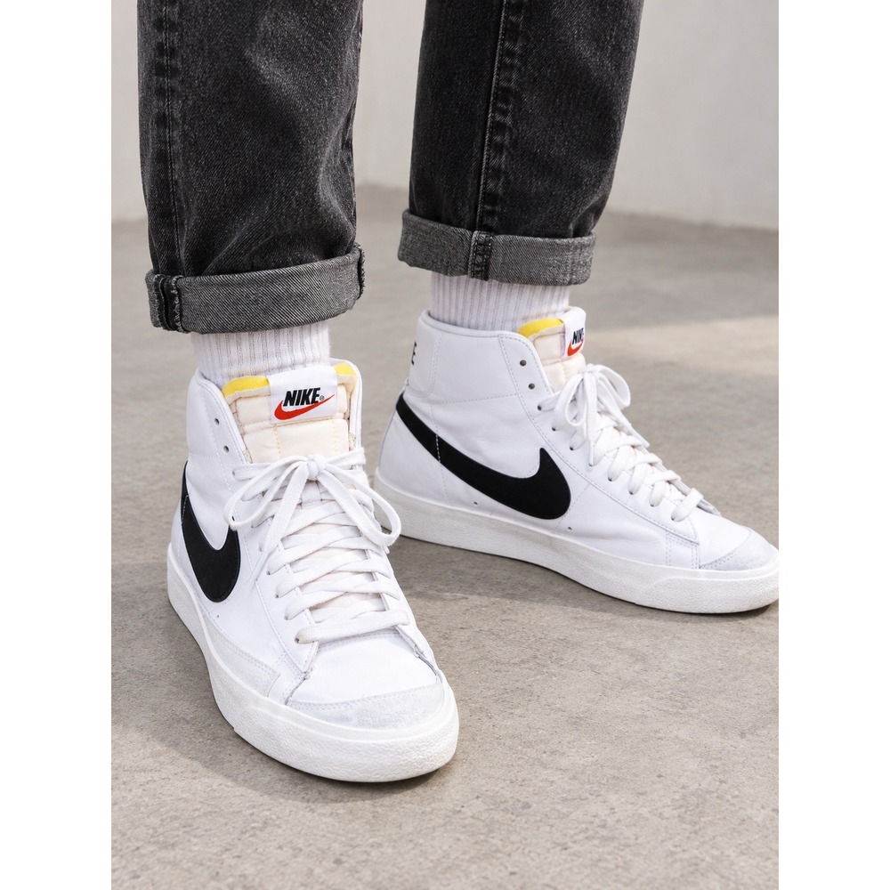 Nike Blazer Mid 77 Vintage Mens Size 9 White Black BQ6806-100 Whitened Suede